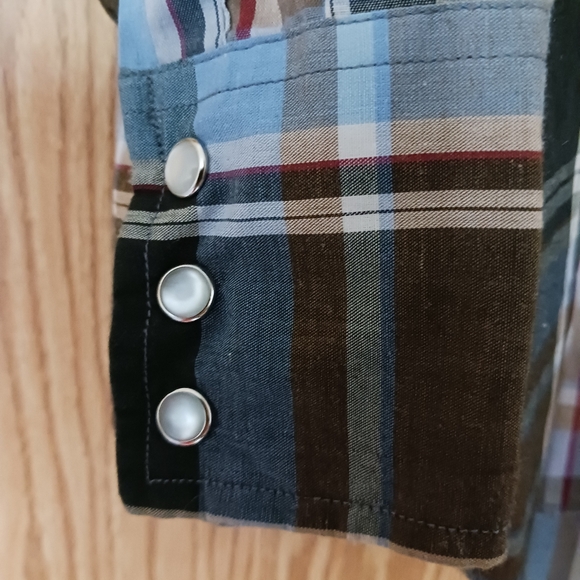 Wrangler Men's Plaid Shirt - Picture 4 of 5